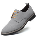 Men's British-inspired leisure shoes with leather stitching details