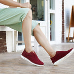Comfortable men's knit walking shoes for everyday wear
